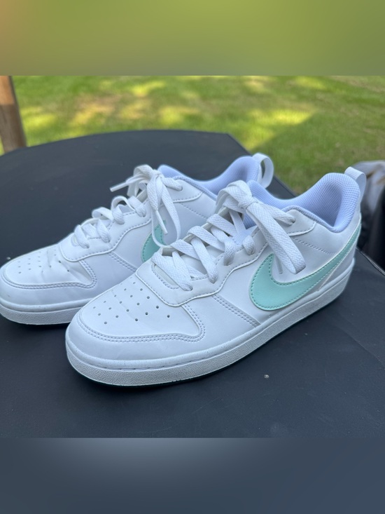 Nike Shoes - Nike White Court Sneakers Mint Green Swoosh Lace Up Casual Shoes 7Y/8.5Women